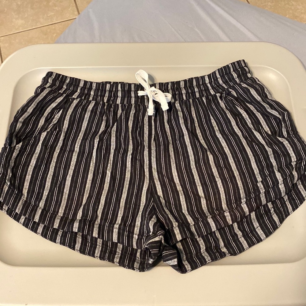 Billabong Road Trippin Shorts- US M Black and Grey Stripes